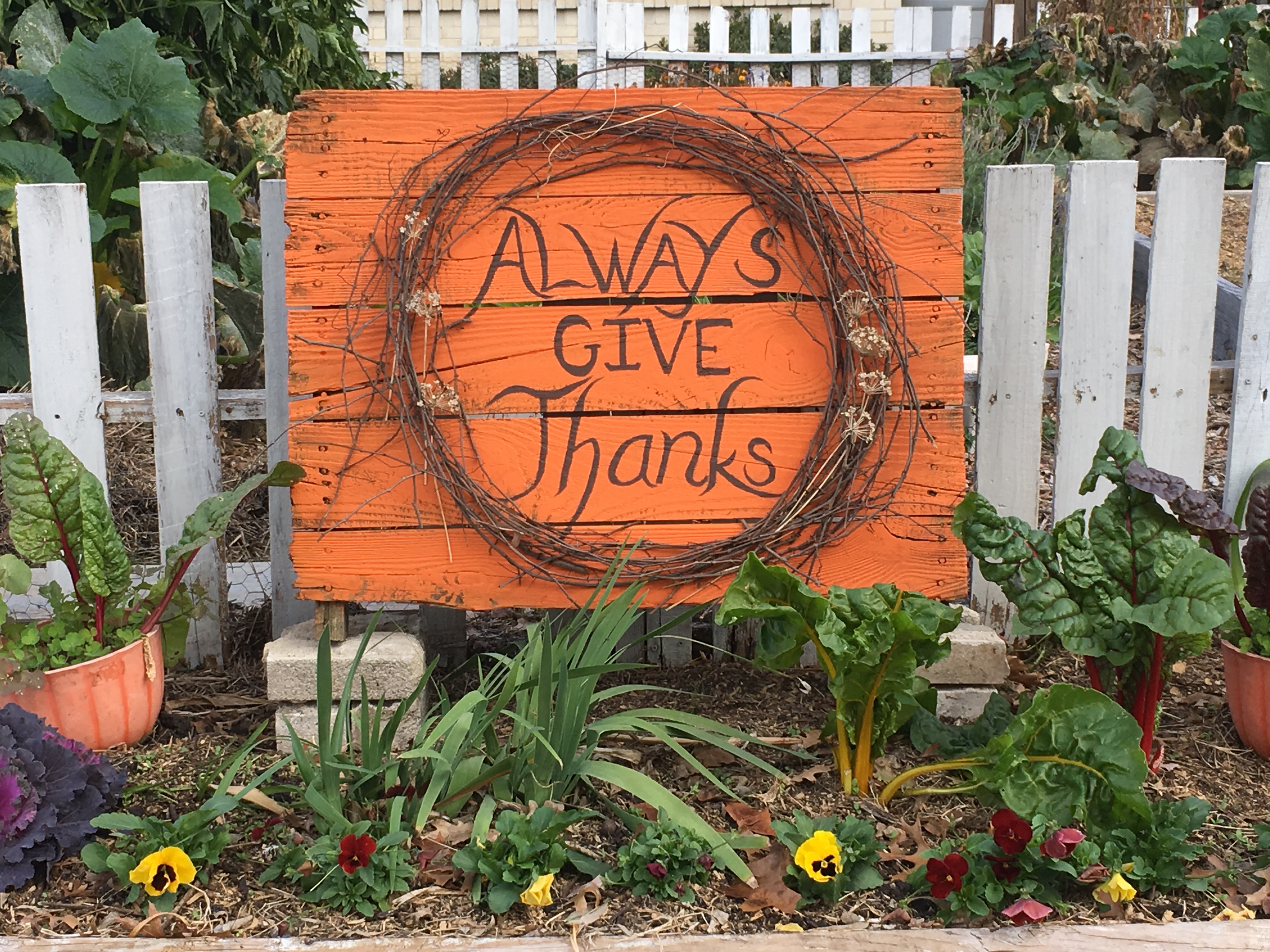 A Sign of Thanksgiving; How to make a pallet sign for your garden